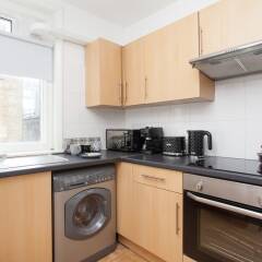 Апартаменты Basic Apartment for Two Amazing Location Лондон в номере