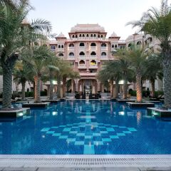 Отель Maison Privee - Grandeur Residence бассейн