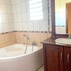 House with 4 Bedrooms in St Joseph, with Wonderful Sea View, Enclosed Garden And Wifi - 500 M From the Beach in La Plaine des Cafres, France from 96$, photos, reviews - zenhotels.com bathroom