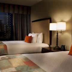 Отель Embassy Suites Fort Worth - Downtown комната для гостей