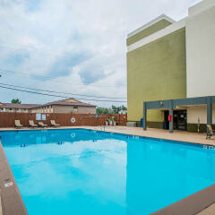 Отель Quality Inn & Suites Denver Stapleton бассейн фото 2