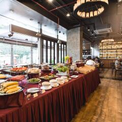 Отель Adelphi Suites Bangkok питание фото 2