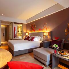 Отель Grand Mercure Phuket Patong 5* Улучшенный номер с различными типами кроватей фото 2