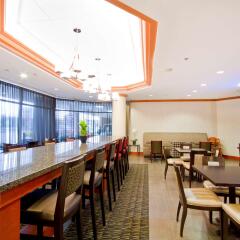 Отель Hampton Inn by Hilton Vancouver-Airport/Richmond Канада, Ричмонд - отзывы, цены и фото номеров - забронировать отель Hampton Inn by Hilton Vancouver-Airport/Richmond онлайн гостиничный бар