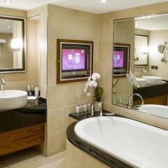 Отель Paris Marriott Rive Gauche Hotel & Conference Center Франция, Париж - отзывы, цены и фото номеров - забронировать отель Paris Marriott Rive Gauche Hotel & Conference Center онлайн ванная фото 2