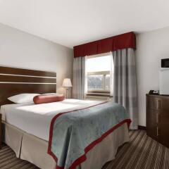 Отель Super 8 Saskatoon West комната для гостей фото 3