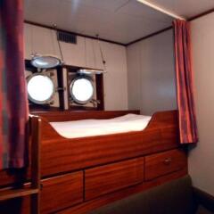 Отель Hotellilaiva Isosaari Hotelboat Isosaari Финляндия, Хельсинки - 1 отзыв об отеле, цены и фото номеров - забронировать отель Hotellilaiva Isosaari Hotelboat Isosaari онлайн ванная