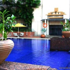Отель Grand Seasons Hotel Kuala Lumpur Малайзия, Куала-Лумпур - отзывы, цены и фото номеров - забронировать отель Grand Seasons Hotel Kuala Lumpur онлайн бассейн фото 3