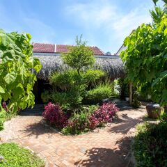 Отель Red Flower Cottages Homestay