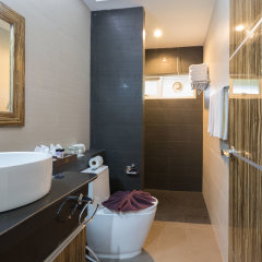 Отель Royal Beach Boutique Resort & Spa Таиланд, Самуи - 2 отзыва об отеле, цены и фото номеров - забронировать отель Royal Beach Boutique Resort & Spa онлайн ванная