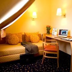 Favored Hotel Plaza интерьер отеля фото 3