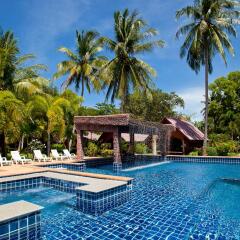 Отель Kaw Kwang Beach Resort бассейн