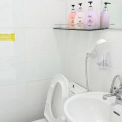 Отель Shinchon Hongdae Guesthouse ванная фото 2