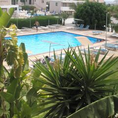 DebbieXenia Hotel Apartments бассейн фото 2