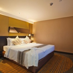 Отель Golden Tulip Mandison Suites Бангкок комната для гостей фото 3