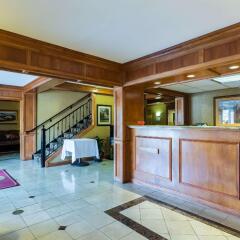 Отель Clarion Inn and Summit Center интерьер отеля