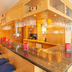 Отель Ramada by Wyndham Hannover Германия, Ганновер - отзывы, цены и фото номеров - забронировать отель Ramada by Wyndham Hannover онлайн гостиничный бар