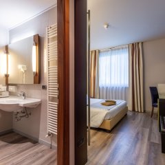 Отель First Hotel Malpensa Италия, Сомма-Ломбардо - 2 отзыва об отеле, цены и фото номеров - забронировать отель First Hotel Malpensa онлайн ванная фото 2
