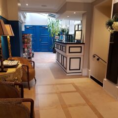 Отель Hôtel Jardin le Bréa интерьер отеля