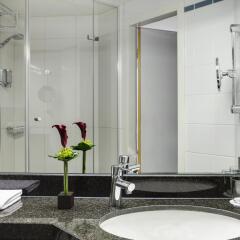 Отель IntercityHotel Nürnberg Германия, Нюрнберг - 2 отзыва об отеле, цены и фото номеров - забронировать отель IntercityHotel Nürnberg онлайн ванная