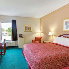 Отель Days Inn & Suites Louisville Airport SW комната для гостей фото 3