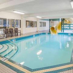 Отель Comfort Inn & Suites University Канада, Калгари - отзывы, цены и фото номеров - забронировать отель Comfort Inn & Suites University онлайн бассейн