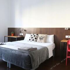 Отель Sweet BCN Traveller House сейф в номере