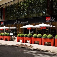 Отель Sofitel Lisbon Liberdade бассейн
