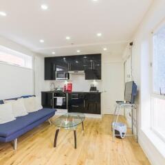 Отель Leicester Square Just Renovated 2BD Mezzanine Flat Великобритания, Лондон - отзывы, цены и фото номеров - забронировать отель Leicester Square Just Renovated 2BD Mezzanine Flat онлайн комната для гостей фото 5