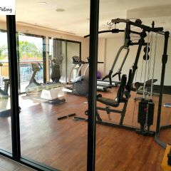 New Square Patong Hotel фитнесс-зал фото 2