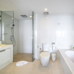 Отель Andaman Beach Suites Пхукет ванная