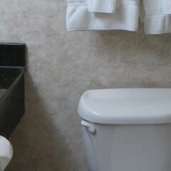 Отель Holiday Inn Express Hotel & Suites Columbus Univ Area - Osu США, Колумбус - отзывы, цены и фото номеров - забронировать отель Holiday Inn Express Hotel & Suites Columbus Univ Area - Osu онлайн ванная фото 2