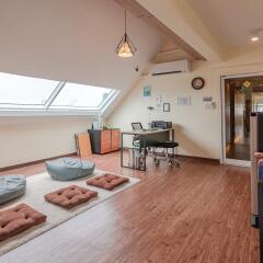 The Victory View Hostel Adults only Бангкок комната для гостей