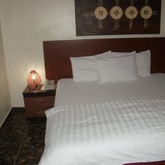 Отель Charlies Place And Suite комната для гостей фото 4