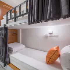 Tiny Taladnoi Hostel Бангкок комната для гостей