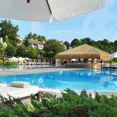 Отель Oasis Resort & Spa бассейн