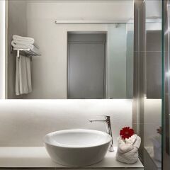 Отель Coral Hotel Athens Греция, Афины - 2 отзыва об отеле, цены и фото номеров - забронировать отель Coral Hotel Athens онлайн ванная фото 2