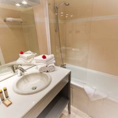 Отель Hôtel Champerret Héliopolis ванная