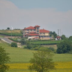 Отель Chateau-Hotel Trendafiloff Болгария, Димитровград - отзывы, цены и фото номеров - забронировать отель Chateau-Hotel Trendafiloff онлайн приотельная территория