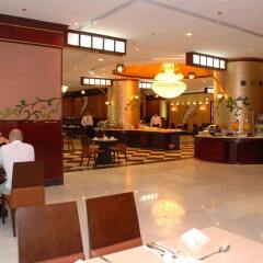 Отель Al Bustan Tower Hotel Suites ОАЭ, Шарджа - отзывы, цены и фото номеров - забронировать отель Al Bustan Tower Hotel Suites онлайн питание фото 2