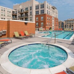 Отель Suite Home America - DC бассейн