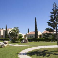 Отель Makronisos Village спортивное сооружение