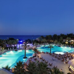 Queens Park Resort Турция, Кемер - отзывы, цены и фото номеров - забронировать отель Queens Park Resort онлайн бассейн фото 2