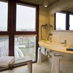 Отель Silken Amara Plaza Испания, Сан-Себастьян - 1 отзыв об отеле, цены и фото номеров - забронировать отель Silken Amara Plaza онлайн ванная фото 2