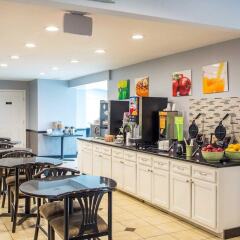 Отель Quality Inn and Suites North/Polaris США, Колумбус - отзывы, цены и фото номеров - забронировать отель Quality Inn and Suites North/Polaris онлайн питание