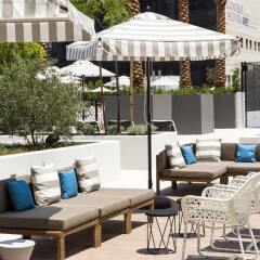 Отель Level Furnished Living питание