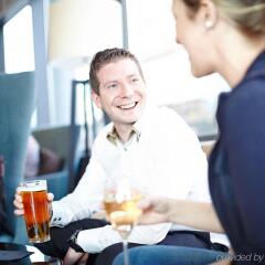 Отель Novotel Edinburgh Centre Великобритания, Эдинбург - отзывы, цены и фото номеров - забронировать отель Novotel Edinburgh Centre онлайн гостиничный бар