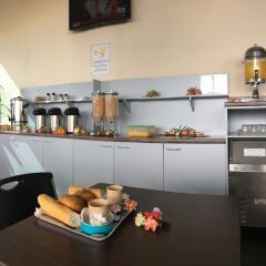 Отель Tahiti Airport Motel Французская Полинезия, Фааа - 1 отзыв об отеле, цены и фото номеров - забронировать отель Tahiti Airport Motel онлайн питание фото 2
