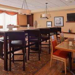 Отель Hampton Inn Albuquerque - University Midtown гостиничный бар