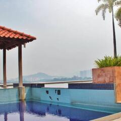 Отель The Krystal Suites, Penang Малайзия, Пенанг - отзывы, цены и фото номеров - забронировать отель The Krystal Suites, Penang онлайн бассейн фото 2
